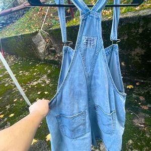 Levi’s Vintage-Inspired Denim Overalls